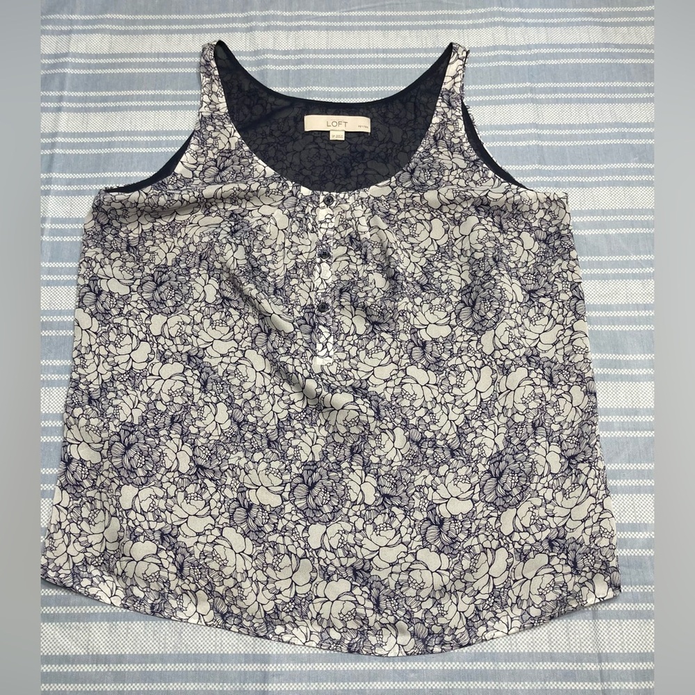 💛TODAY***$13***Loft Petites blue and gray floral top.